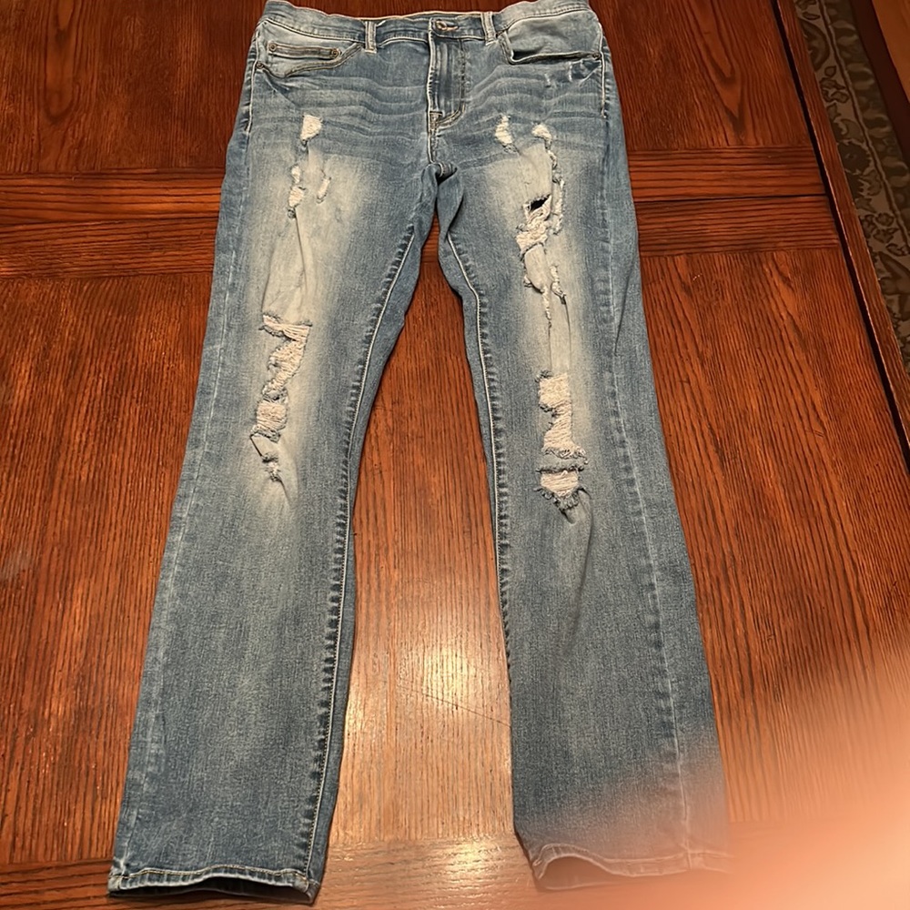 Arizona Ultra Flex Distressed Blue Jean Size 33 x 32 skinny